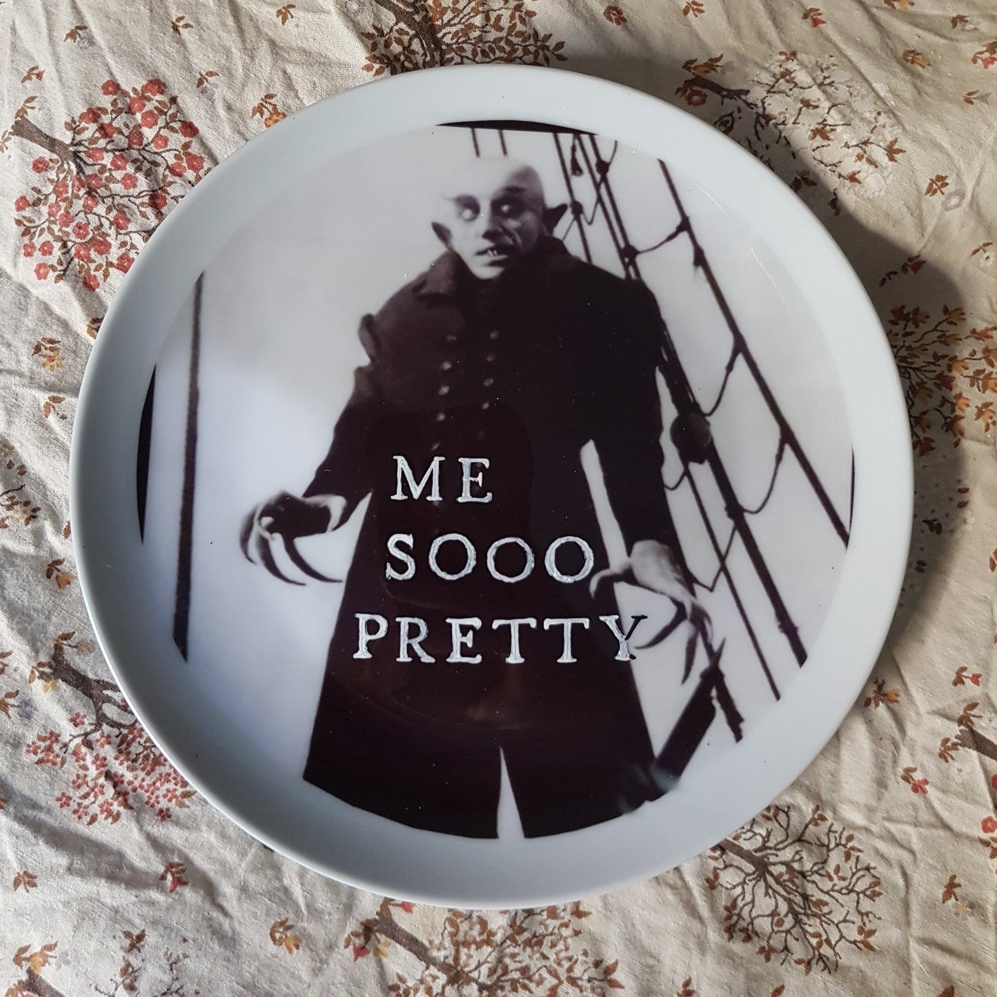 me so pretty wall plate