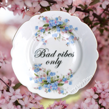 Load image into Gallery viewer, bad vibes only wall plate